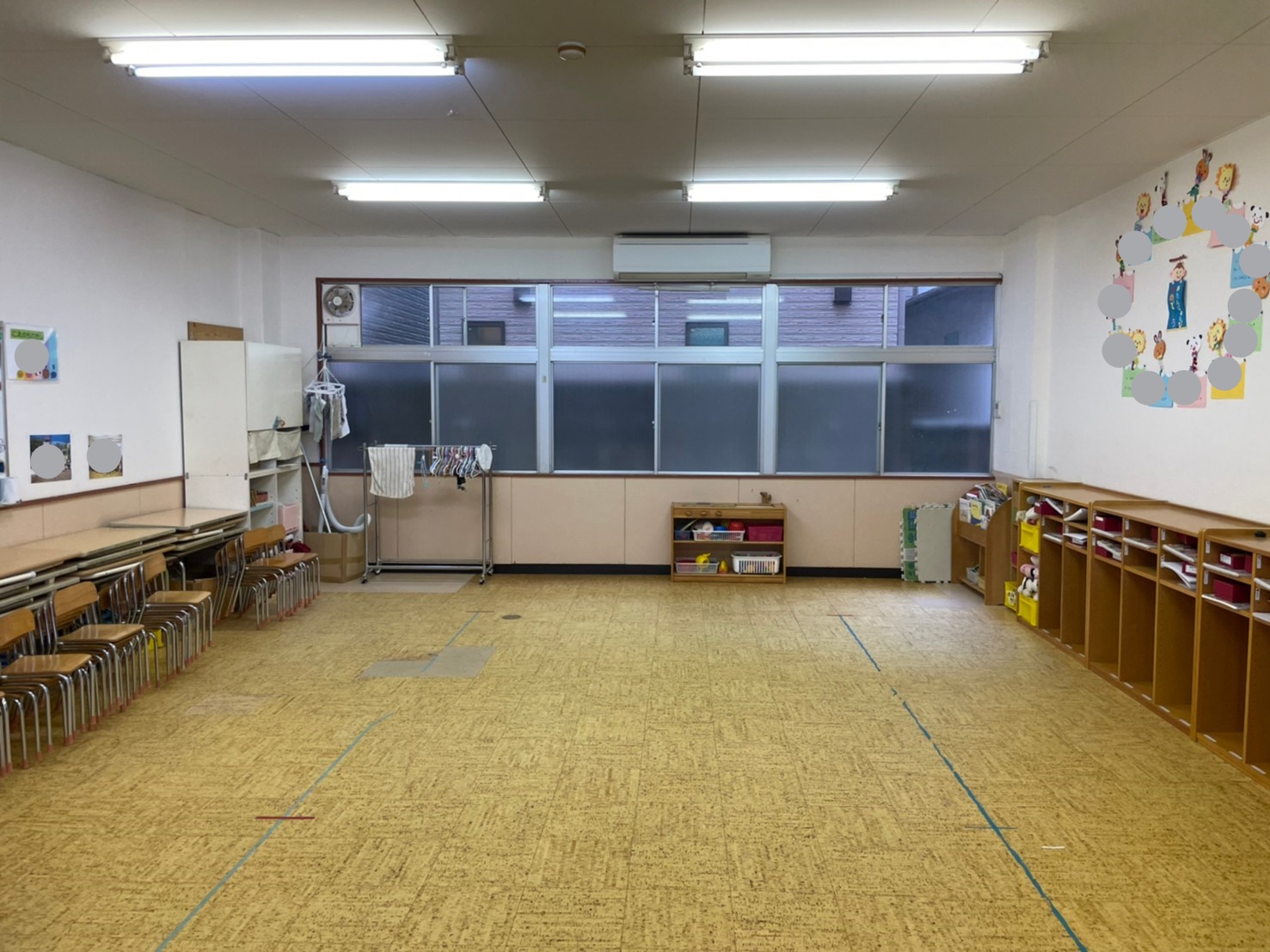 幼稚園　床コルク工事